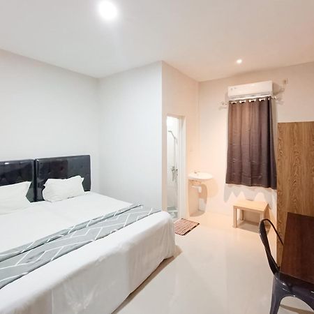 Happy Family Homestay Jember Mitra Reddoorz ภายนอก รูปภาพ