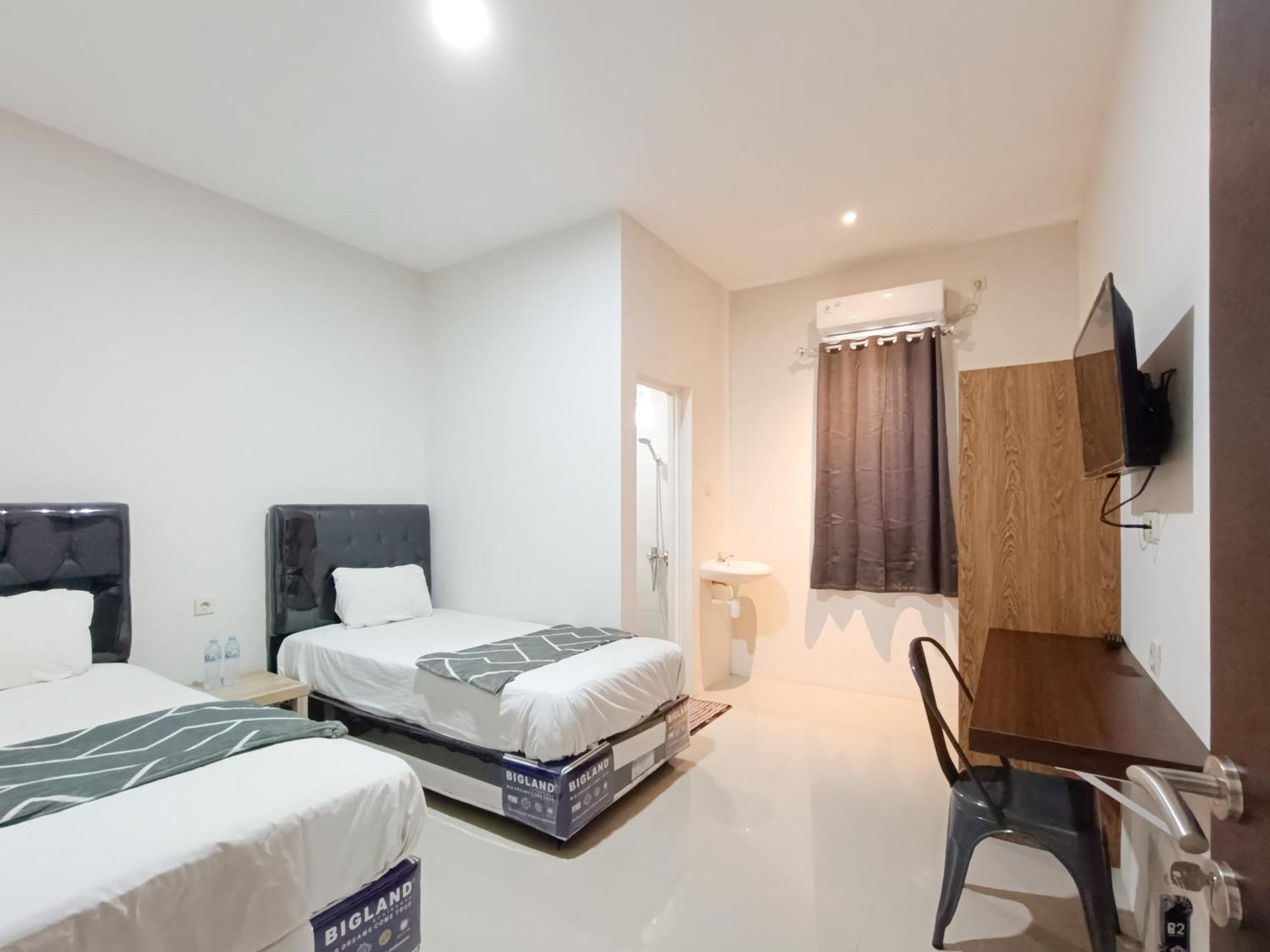 Happy Family Homestay Jember Mitra Reddoorz ภายนอก รูปภาพ