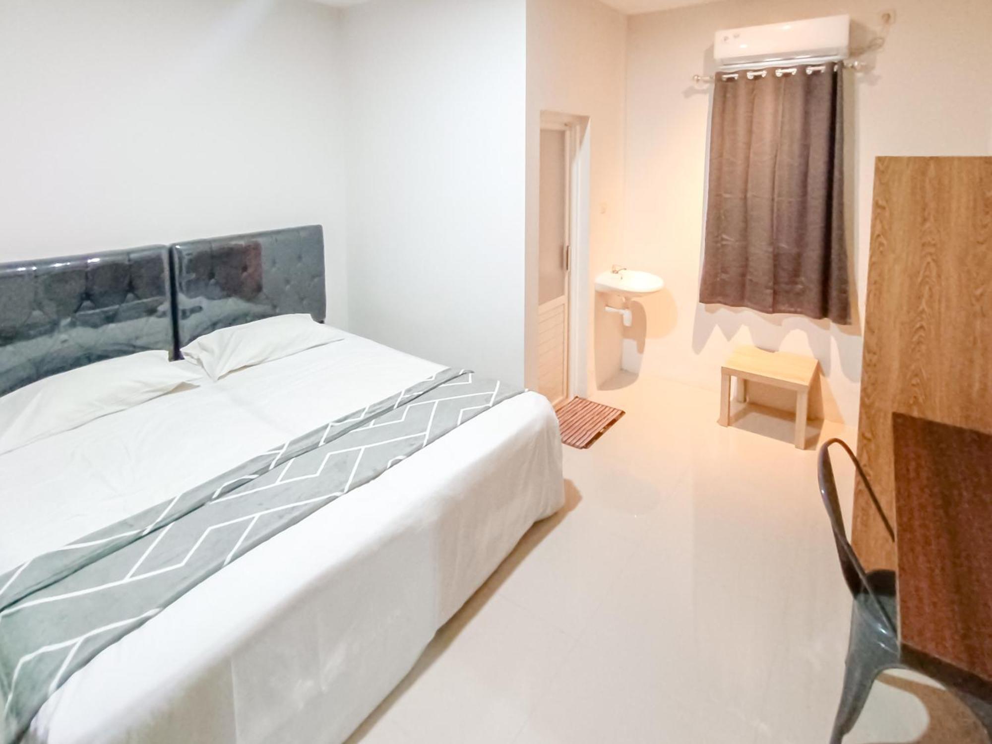 Happy Family Homestay Jember Mitra Reddoorz ภายนอก รูปภาพ