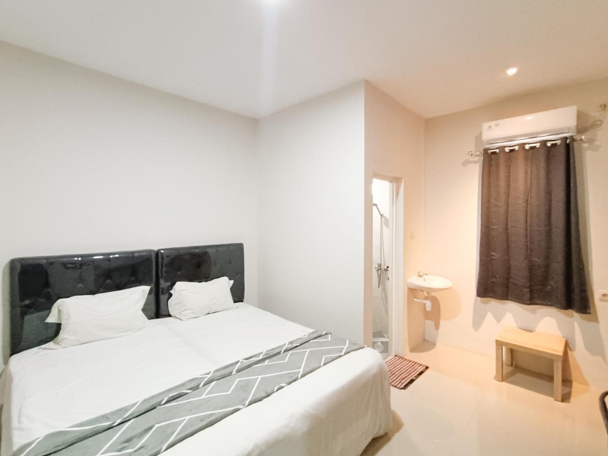 Happy Family Homestay Jember Mitra Reddoorz ภายนอก รูปภาพ